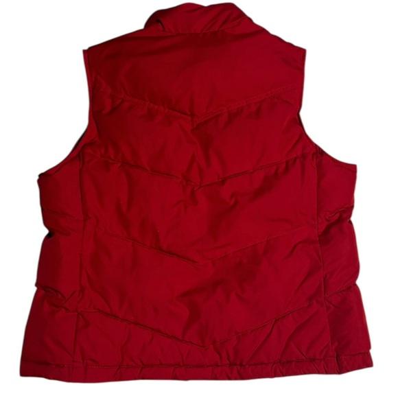 GAP Red Women's Puffer Vest. Size L. Button detailing. Two pockets. Lined. - Picture 3 of 6